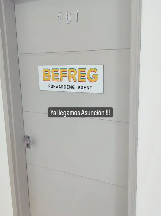 Puerta de la oficina 101 de BEFREG en Asunción